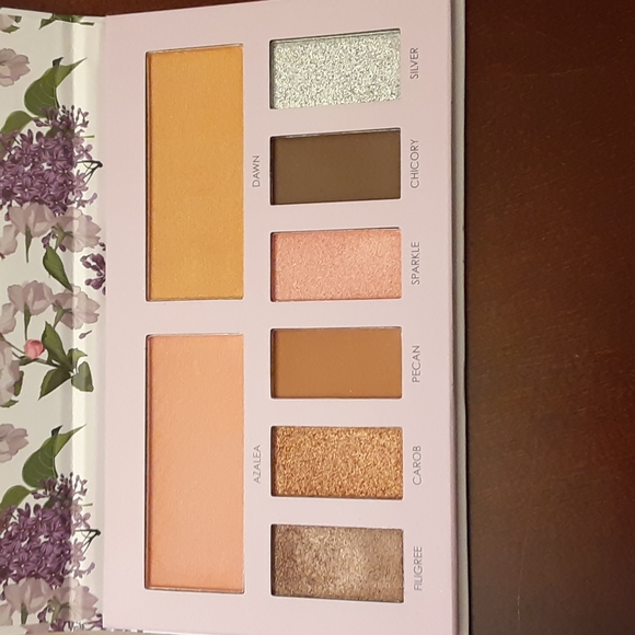 Sakura + sage vegan eyeshadow and blush palette never used - Picture 3 of 5
